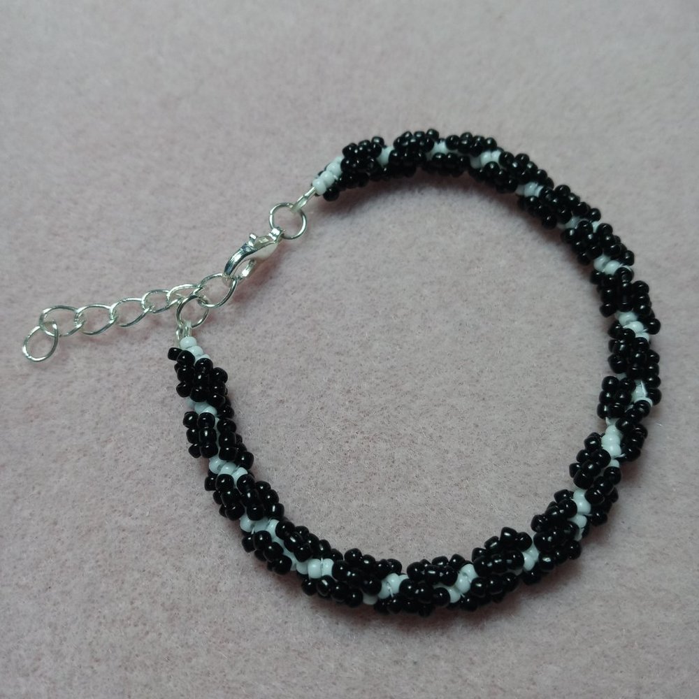 Spiral seed bead bracelet